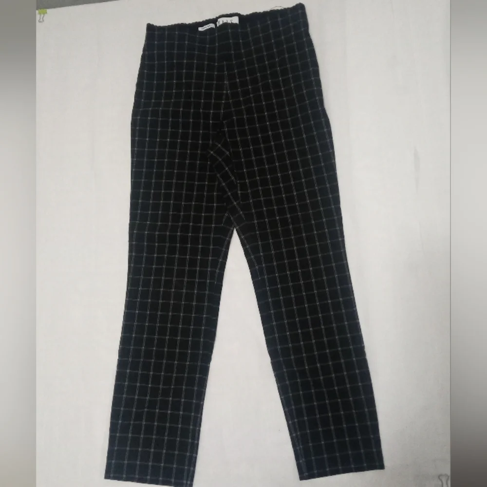 Elle Women's Black & White Plaid Skinny Ankle Pants Trousers Size Medium - Picture 1 of 6